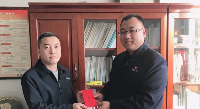 “爸,媽！請您放心！”——聽聽“就地過年”員工的心里話